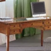 Casa Padrino Luxus Jugendstil Schreibtisch Braun / Antik Messingfarben / Grün / Gold 140 x 70 x H. 80 cm - Massivholz Bürotisch mit 5 Schubladen - Barock & Jugendstil Büromöbel - Luxus Qualität