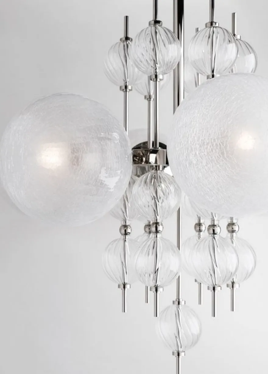 Casa Padrino Luxus Kronleuchter Silber Ø 85 x H. 82,5 cm - Moderner Metall Kronleuchter mit geriffelten spiralförmigen Hohlglaskugeln und kugelförmigen Glas Lampenschirmen