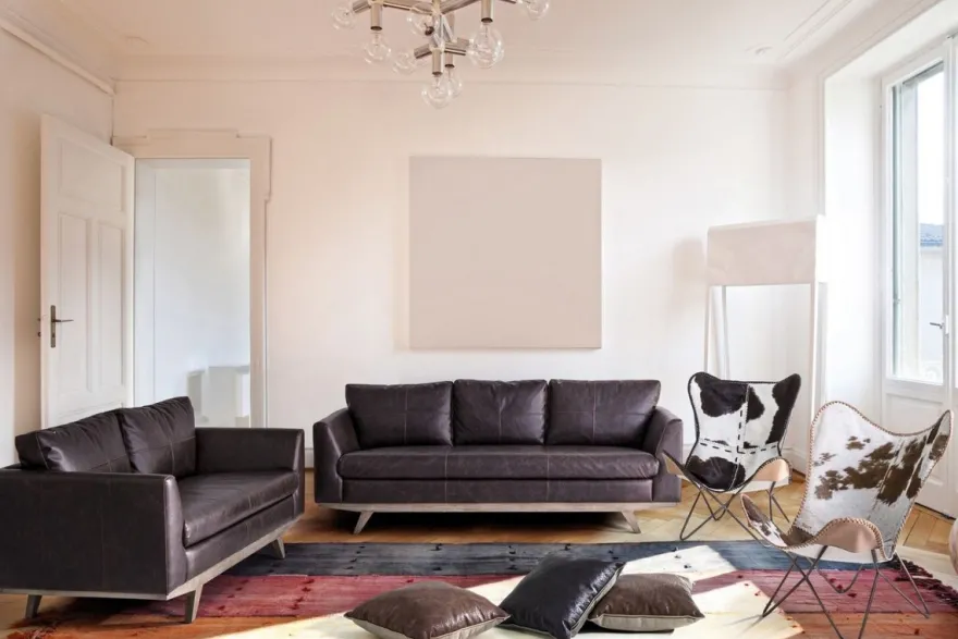 Casa Padrino Luxus Kunstleder 2er Sofa Dunkelbraun / Naturfarben 155 x 90 x H. 82 cm - Wohnzimmer Sofa - Wohnzimmer Möbel - Kunstleder Möbel - Luxus Möbel - Luxus Einrichtung