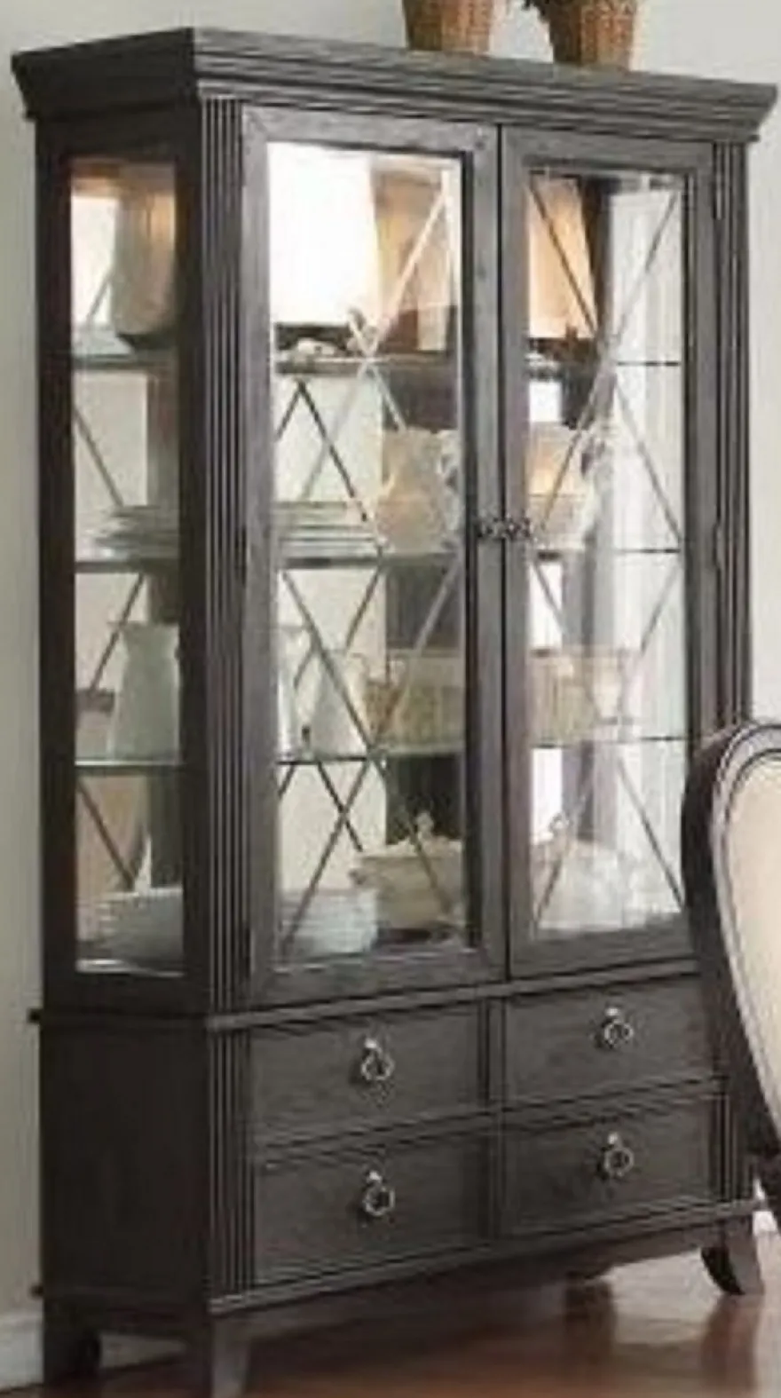 Casa Padrino Luxus Landhausstil Vitrine mit LED Beleuchtung Schwarz 124 x 57 x H. 177 cm - Beleuchteter Massivholz Vitrinenschrank mit 2 Glastüren und 4 Schubladen - Landhausstil Möbel