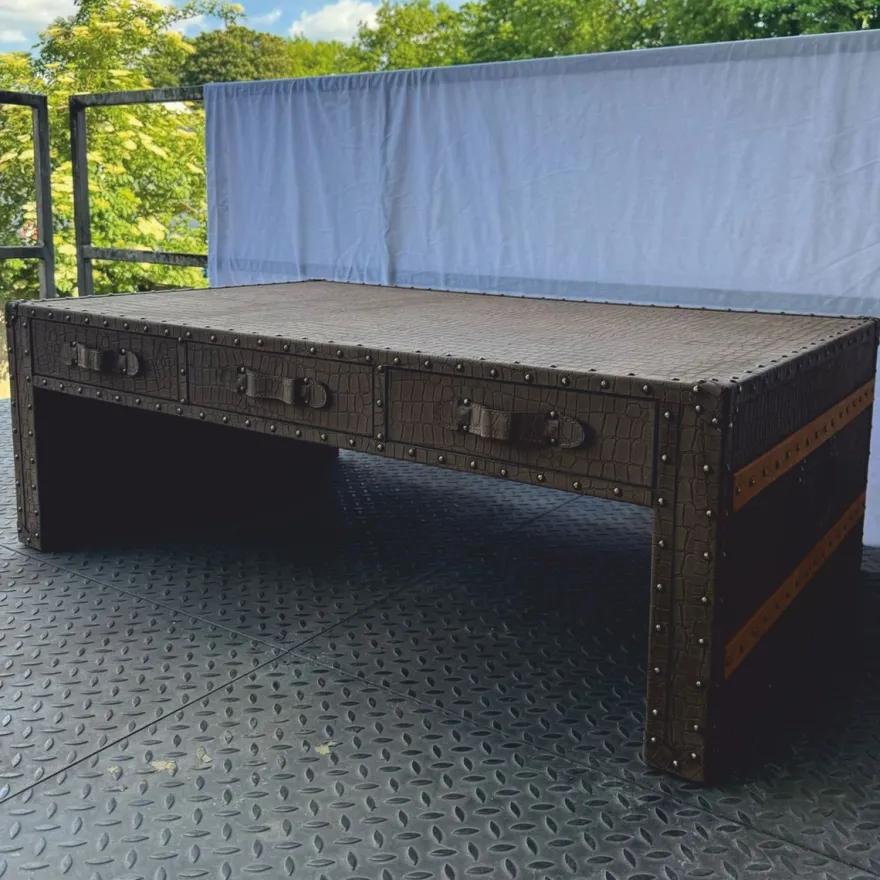Casa Padrino Luxus Leder Couchtisch in Koffer Optik Braun 132 cm - Wohnzimmer Möbel