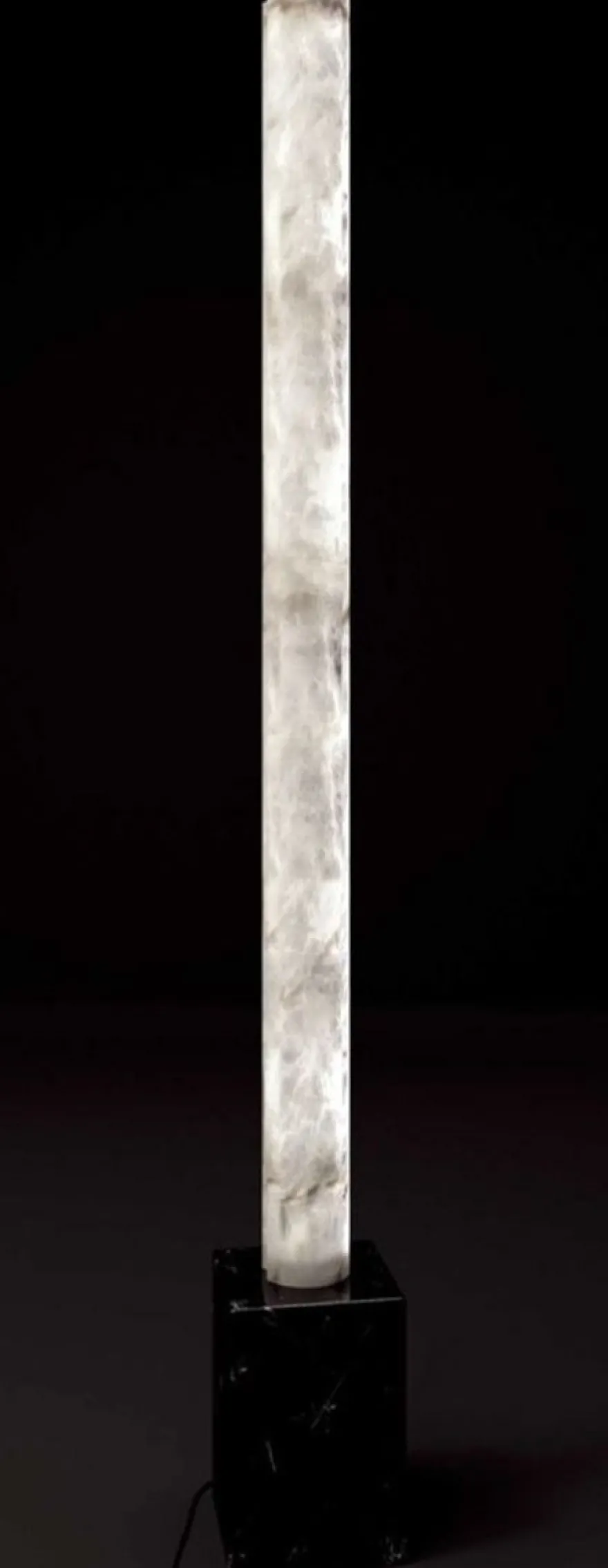Casa Padrino Luxus LED Stehleuchte Alabaster / Schwarz H. 185 cm - Made in Italy