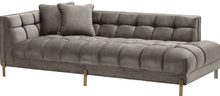 Casa Padrino Luxus Lounge Sofa Grau - Greige / Messingfarben 223 x 95 x H. 68 cm - Linksseitiges Wohnzimmer Sofa mit edlem Samtsoff und 2 Kissen