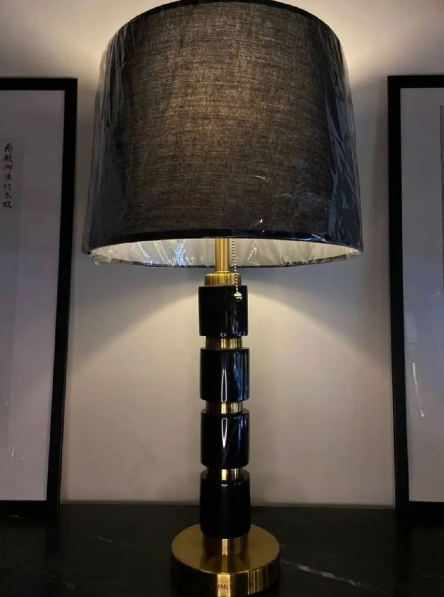 Casa Padrino Luxus Marmor Tischleuchte Schwarz / Gold H. 70 cm