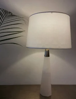 Casa Padrino Luxus Marmor Tischleuchte Weiß / Gold H. 67,5 cm
