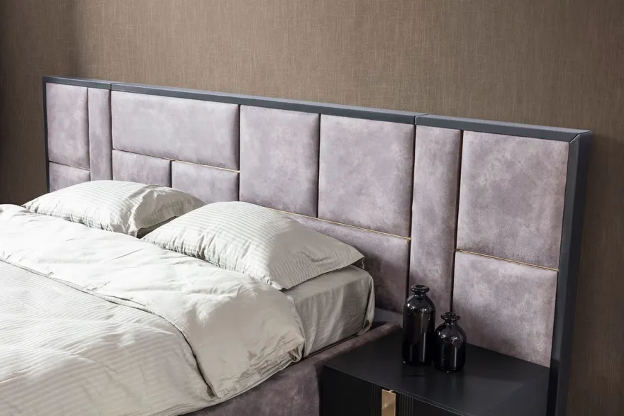 Casa Padrino Luxus Massivholz Schlafzimmer Set Lila / Schwarz / Gold - 1 Doppelbett mit Kopfteil & 2 Nachttische - Luxus Schlafzimmer Möbel