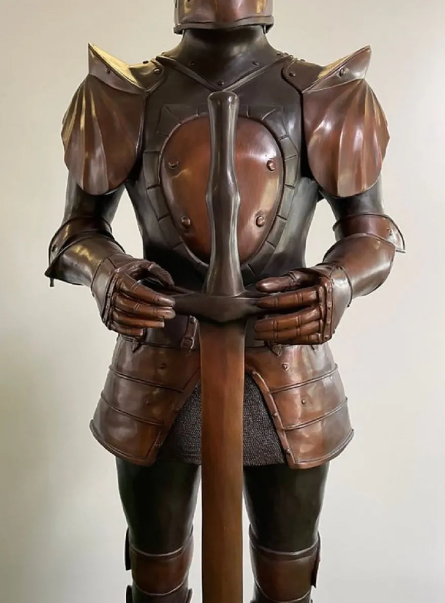 Casa Padrino Luxus Mittelalter Deko Bronze Skulptur Ritter mit Schwert 79 x 61 x H. 241 cm - Große Bronze Dekofigur mit Sockel - Mittelalter Deko Accessoires - Luxus Qualität