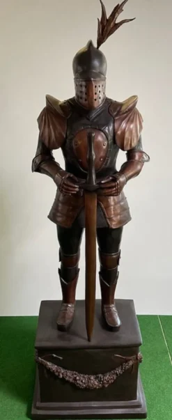 Casa Padrino Luxus Mittelalter Deko Bronze Skulptur Ritter mit Schwert 79 x 61 x H. 241 cm - Große Bronze Dekofigur mit Sockel - Mittelalter Deko Accessoires - Luxus Qualität