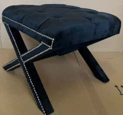 Casa Padrino Luxus Neo Classic Hocker Schwarz / Silber 56 x 54 x H. 46 cm - Wohnzimmer Sitzhocker - Vintage Stil Kreuzhocker - Wohnzimmer Möbel - Luxus Möbel