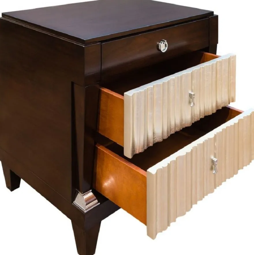Casa Padrino Luxus Neoklassisches Schlafzimmer Set Hellbeige / Dunkelbraun / Silber - 1 Doppelbett mit Kopfteil & 2 Nachtkommoden - Neoklassische Schlafzimmer Möbel