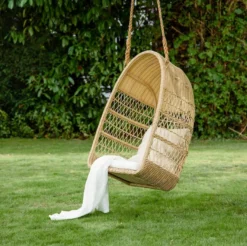 Casa Padrino Luxus Outdoor Hängesessel Naturfarben / Weiß 66 x 63 x H. 113 cm - Wetterbeständiger Garten & Terrassen Hängesessel - Garten & Terrassen Möbel - Luxus Qualität
