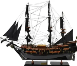 Casa Padrino Luxus Piratenschiff Black Pearl Schwarz / Braun 87 x 27 x H. 73 cm - Handgefertigtes Deko Schiff - Holzschiff - Segelschiff - Kriegsschiff - Modellschiff - Deko Accessoires