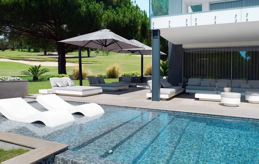 Casa Padrino Luxus Poolliege Matt Weiß 180 x 70 x H. 62,5 cm - Wetterfeste Gartenliege - Pool & Hotel Möbel