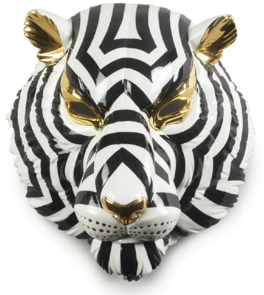 Casa Padrino Luxus Porzellan Deko Maske Tiger Schwarz / Weiß / Gold 30 x 23 x H. 38 cm - Moderne handgefertigte Wanddeko - Erstklassische Qualität - Made in Spain