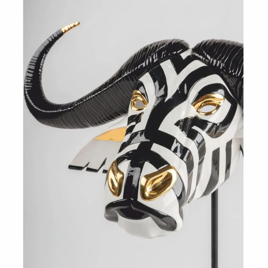 Casa Padrino Luxus Porzellan Deko Maske Büffel Weiß / Schwarz / Gold 67 x 22 x H. 36 cm
