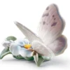 Casa Padrino Luxus Porzellan Schmetterling Skulptur auf Blume, mehrfarbig, 11 x H. 8 cm