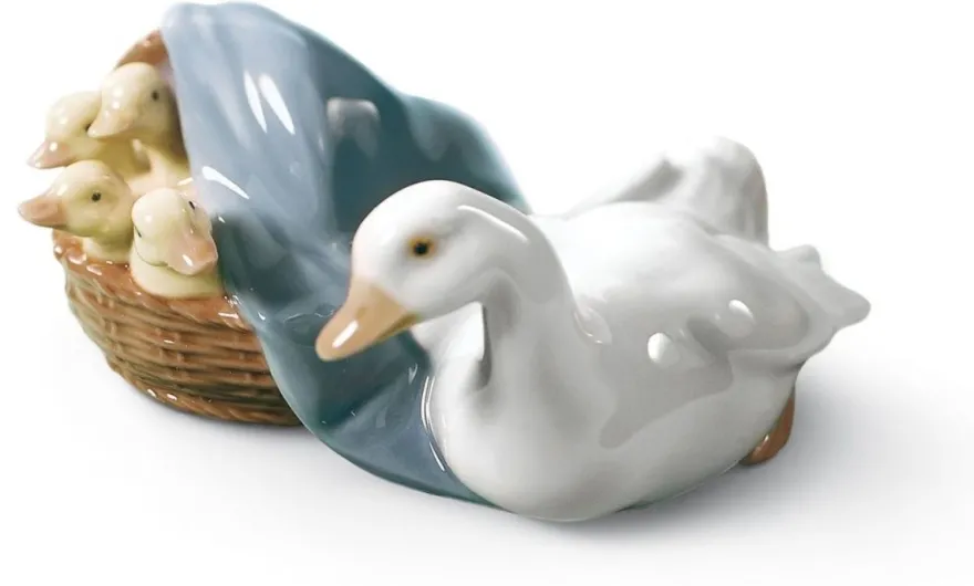 Casa Padrino Luxus Porzellan Skulptur Ente mit Nachwuchs mehrfarbig, Breite 9 cm, Höhe 6 cm - Handgefertigte & handbemalte Dekofigur