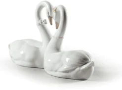 Casa Padrino Luxus Porzellan Figur Schwäne Weiß / Mehrfarbig 27 x 10 x H. 13 cm - Hochwertige Deko Skulptur - Erstklassische Qualität - Made in Spain
