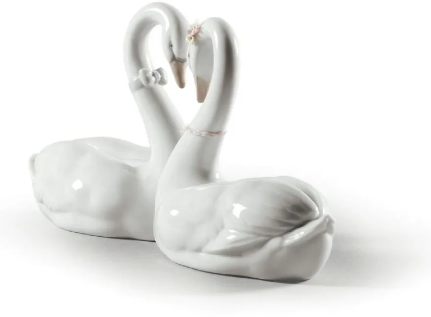 Casa Padrino Luxus Porzellan Figur Schwäne Weiß / Mehrfarbig 27 x 10 x H. 13 cm - Hochwertige Deko Skulptur - Erstklassische Qualität - Made in Spain