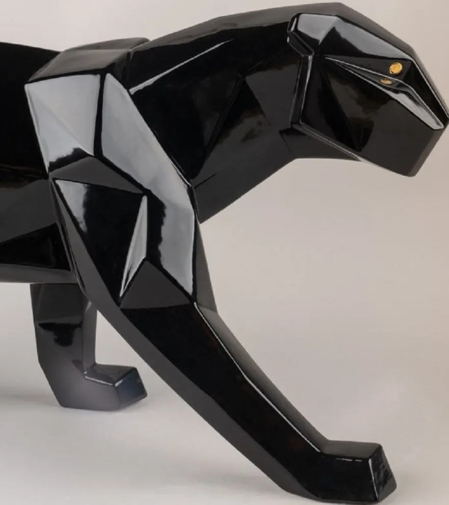 Casa Padrino Luxus Porzellan Panther Skulptur Schwarz glasiert 50 x 12 x H. 19 cm - Hangefertigte Deko Figur aus feinstem spanischen Porzellan - Luxus Deko Accessoires