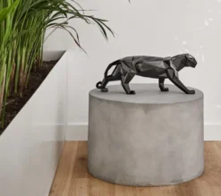 Casa Padrino Luxus Porzellan Panther Skulptur Schwarz glasiert 50 x 12 x H. 19 cm - Hangefertigte Deko Figur aus feinstem spanischen Porzellan - Luxus Deko Accessoires