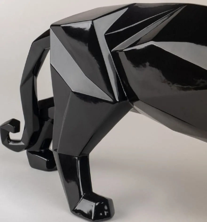 Casa Padrino Luxus Porzellan Panther Skulptur Schwarz glasiert 50 x 12 x H. 19 cm - Hangefertigte Deko Figur aus feinstem spanischen Porzellan - Luxus Deko Accessoires