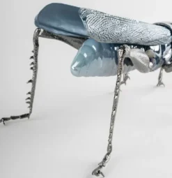 Casa Padrino Luxus Porzellan Figur Grashüpfer Blau / Silber 27 x 26 x H. 11 cm - Hochwertige Deko Skulptur - Erstklassische Qualität - Made in Spain