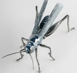 Casa Padrino Luxus Porzellan Figur Grashüpfer Blau / Silber 27 x 26 x H. 11 cm - Hochwertige Deko Skulptur - Erstklassische Qualität - Made in Spain