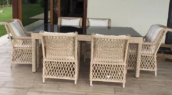 Casa Padrino Luxus Rattan Gartenmöbel Set Naturfarben - 1 Rattan Garten Esstisch mit Glasplatte & 6 Rattan Gartenstühle mit Armlehnen - Moderne Luxus Rattan Garten & Terrassen Möbel