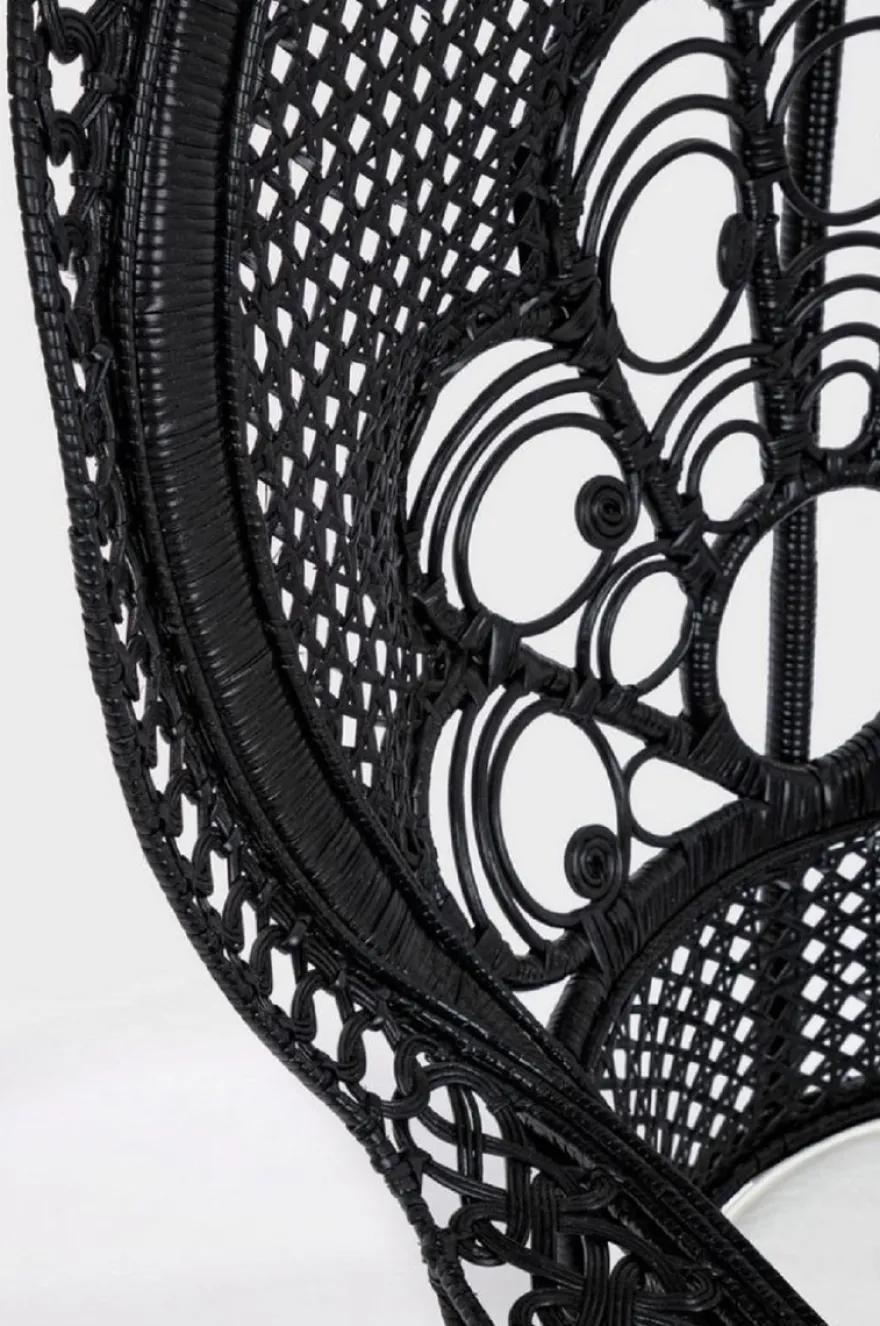 Casa Padrino Luxus Rattan Sessel Schwarz / Weiß 106 x 71 x H. 148 cm - Vintage Stil Rattan Sessel mit Sitzkissen - Vintage Stil Rattan Möbel - Garten & Terrassen Möbel