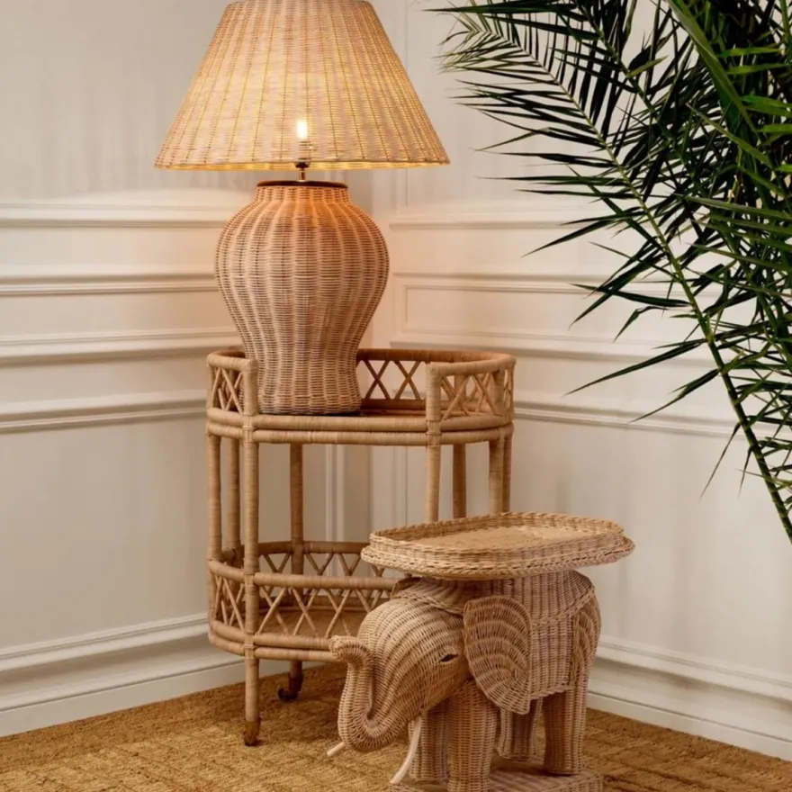 Casa Padrino Luxus Rattan Tischleuchte Naturfarben / Schwarz Ø 66,5 x H. 96,5 cm