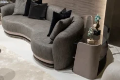 Casa Padrino Luxus Regalschrank Grau / Dunkelbraun / Bronze 141,45 x 105,41 x H. 61,5 cm - Gebogener Schrank mit Glasplatte - Wohnzimmer Möbel - Hotel Möbel - Luxus Möbel