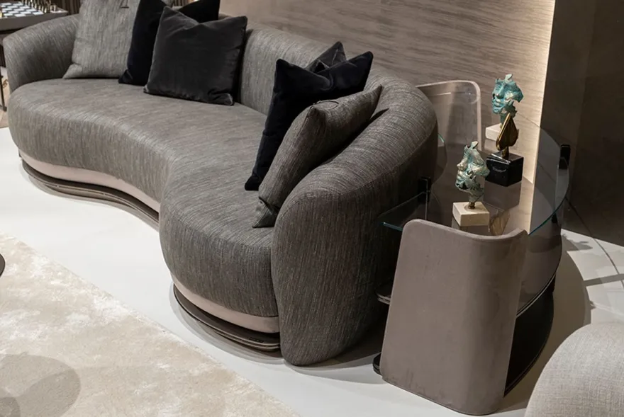 Casa Padrino Luxus Regalschrank Grau / Dunkelbraun / Bronze 141,45 x 105,41 x H. 61,5 cm - Gebogener Schrank mit Glasplatte - Wohnzimmer Möbel - Hotel Möbel - Luxus Möbel