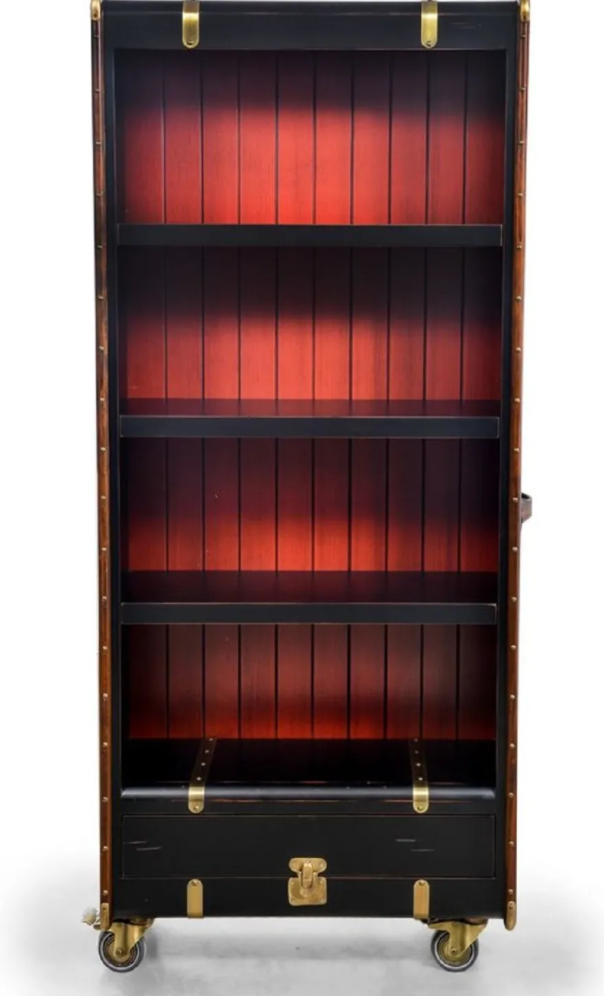 Casa Padrino Luxus Regalschrank in Koffer Optik Schwarz / Rot / Braun / Messing 84 x 35 x H. 200 cm - Massivholz Kofferschrank mit Rollen - Büro Schrank - Büro Möbel - Luxus Möbel