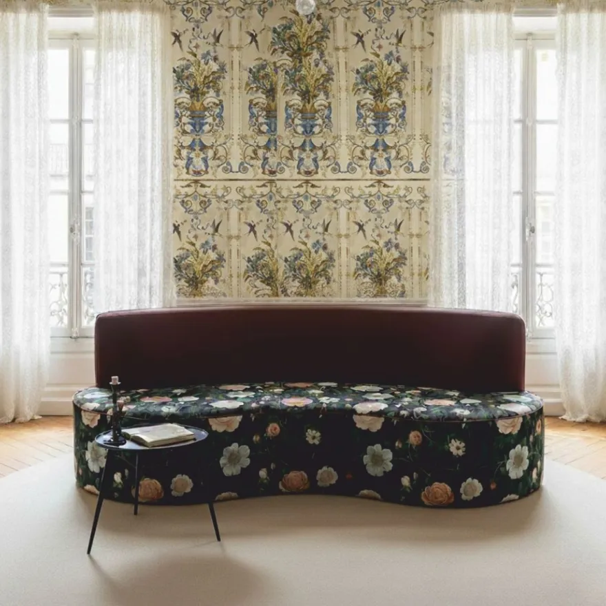 Casa Padrino Luxus Samt Sofa mit Blumenmuster Schwarz / Bunt / Lila 220 cm - Hotel Möbel - Wohnzimmer Möbel - Büro Möbel - Luxus Möbel