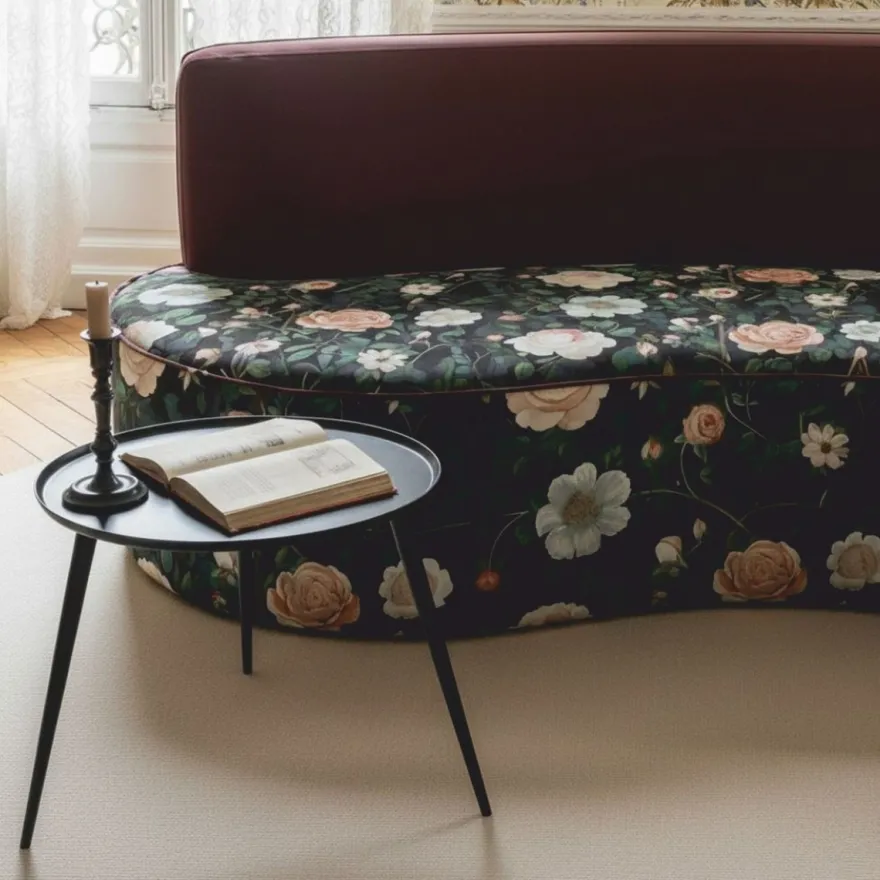 Casa Padrino Luxus Samt Sofa mit Blumenmuster Schwarz / Bunt / Lila 220 cm - Hotel Möbel - Wohnzimmer Möbel - Büro Möbel - Luxus Möbel