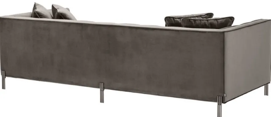Casa Padrino Luxus Samt Sofa mit 4 Kissen Grau / Messingfarben 231 x 95 x H. 68 cm - Wohnzimmer Sofa - Luxus Qualität