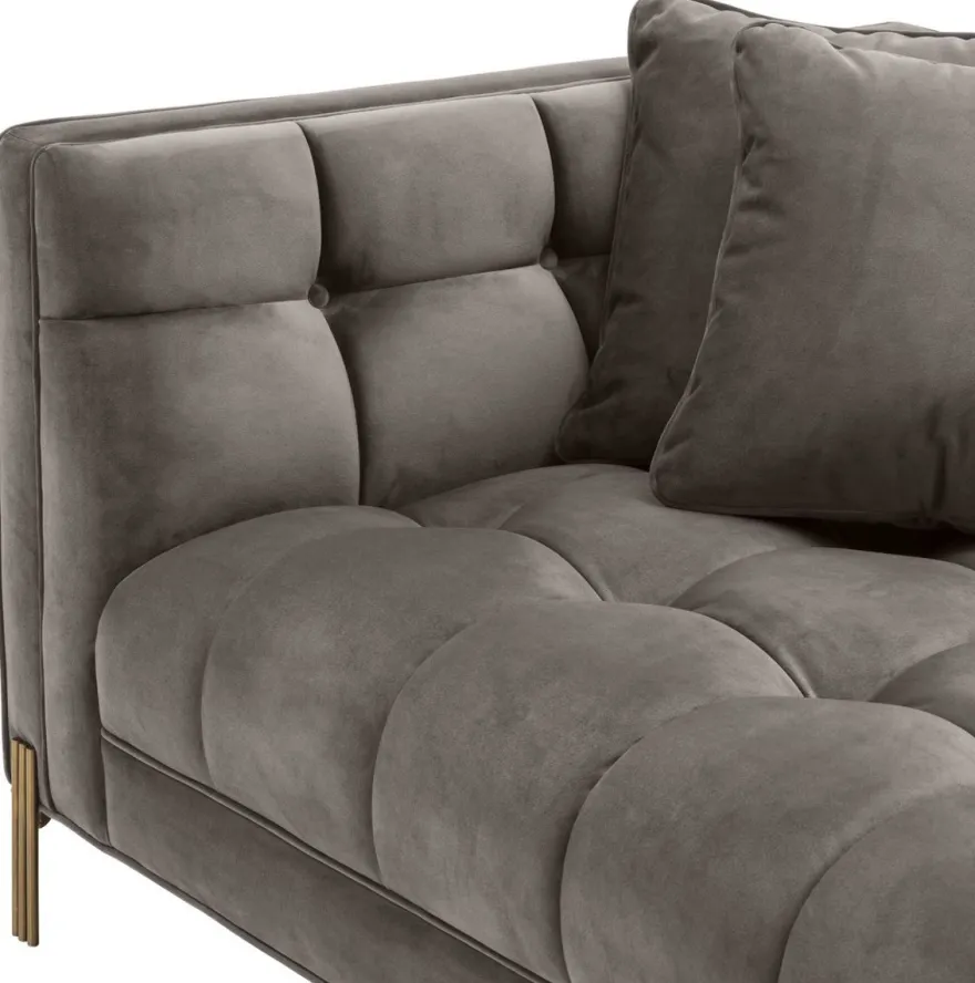 Casa Padrino Luxus Samt Sofa mit 4 Kissen Grau / Messingfarben 231 x 95 x H. 68 cm - Wohnzimmer Sofa - Luxus Qualität
