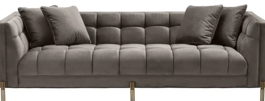 Casa Padrino Luxus Samt Sofa mit 4 Kissen Grau / Messingfarben 231 x 95 x H. 68 cm - Wohnzimmer Sofa - Luxus Qualität