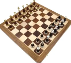 Casa Padrino Luxus Schach Set Braun / Beige / Silber / Gold 40 x 40 cm - Zusammenklappbares Holz Schachspiel - Holz Schachbrett mit Messing Schachfiguren - Luxus Deko Accessoires
