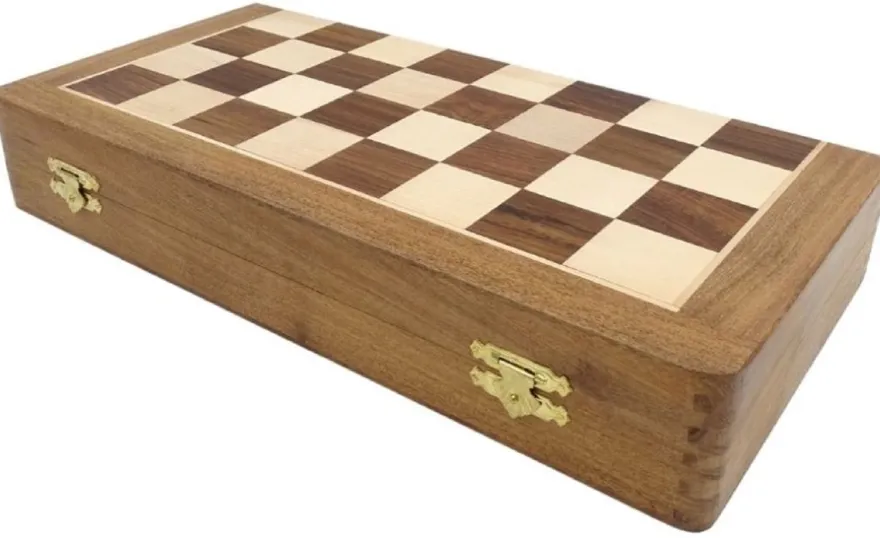 Casa Padrino Luxus Schach Set Braun / Beige / Silber / Gold 40 x 40 cm - Zusammenklappbares Holz Schachspiel - Holz Schachbrett mit Messing Schachfiguren - Luxus Deko Accessoires