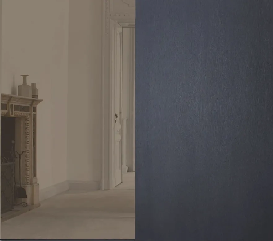 Casa Padrino Luxus Schlafzimmerschrank Schwarz 260 x 70 x H. 228 cm - Beleuchteter Massivholz Kleiderschrank mit 2 Schiebetüren - Schlafzimmer Möbel - Hotel Möbel - Luxus Möbel