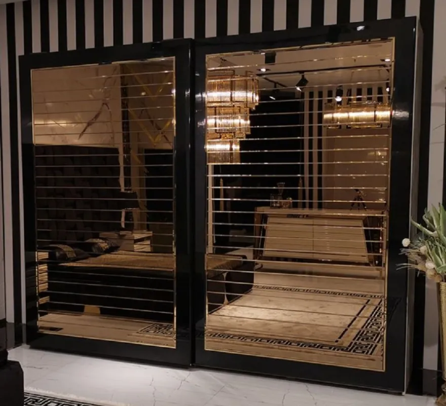 Casa Padrino Luxus Schlafzimmerschrank Beige / Schwarz / Gold - Moderner verspiegelter Kleiderschrank mit 2 Schiebetüren - Luxus Schlafzimmer & Hotel Möbel