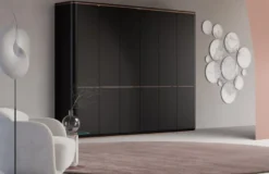 Casa Padrino Luxus Schlafzimmerschrank Schwarz / Kupfer 280 x 62 x H. 238 cm - Massivholz Kleiderschrank mit 6 Türen - Schlafzimmer Möbel - Hotel Möbel - Luxus Möbel