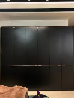 Casa Padrino Luxus Schlafzimmerschrank Schwarz / Kupfer 280 x 62 x H. 238 cm - Massivholz Kleiderschrank mit 6 Türen - Schlafzimmer Möbel - Hotel Möbel - Luxus Möbel