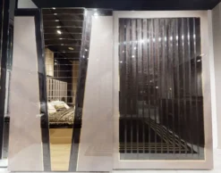 Casa Padrino Luxus Schlafzimmerschrank Grau / Schwarz / Gold - Moderner verspiegelter Kleiderschrank mit 2 Schiebetüren - Luxus Schlafzimmer & Hotel Möbel
