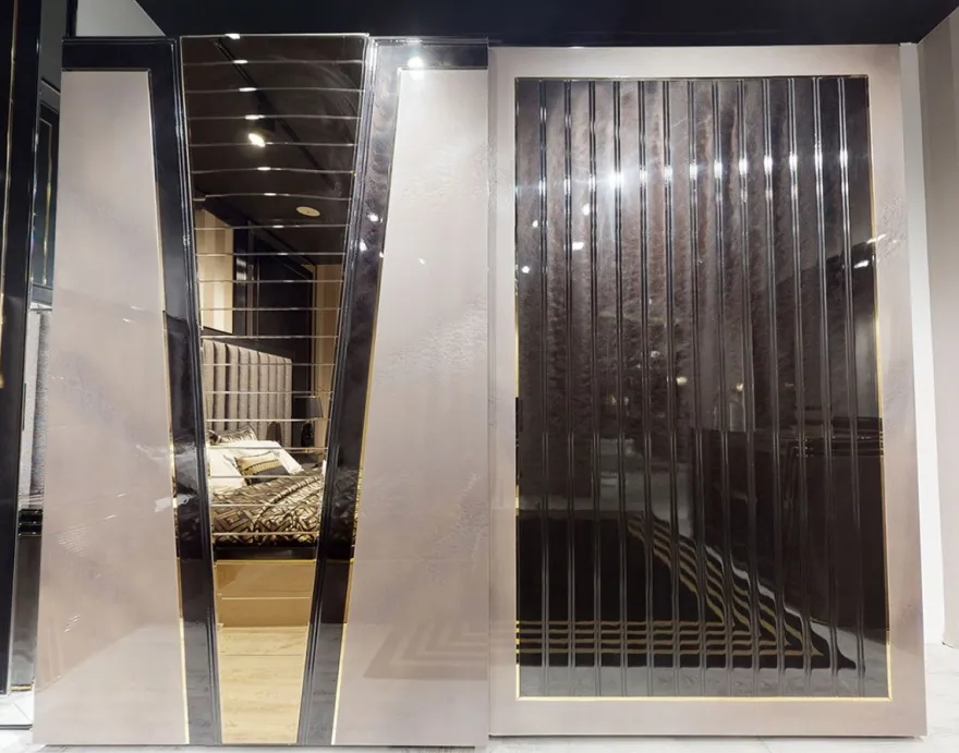 Casa Padrino Luxus Schlafzimmerschrank Grau / Schwarz / Gold - Moderner verspiegelter Kleiderschrank mit 2 Schiebetüren - Luxus Schlafzimmer & Hotel Möbel