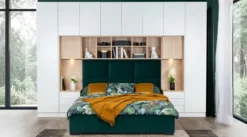 Casa Padrino Luxus Schlafzimmer Möbel Set Matt Weiß / Naturfarben / Grün / Schwarz - Doppelbett mit Schlafzimmerschrank - Hotel Möbel - Schlafzimmer Möbel - Luxus Möbel - Luxus Einrichtung