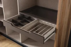 Casa Padrino Luxus Schlafzimmerschrank Braun / Kupferfarben 260 x 70 x H. 220 cm - Massivholz Kleiderschrank mit 2 Schiebetüren - Luxus Schlafzimmer Möbel