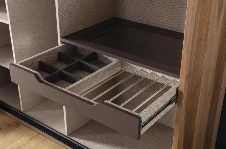 Casa Padrino Luxus Schlafzimmerschrank Braun / Kupferfarben 260 x 70 x H. 220 cm - Massivholz Kleiderschrank mit 2 Schiebetüren - Luxus Schlafzimmer Möbel